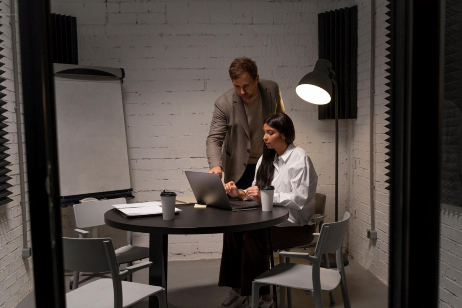 Espace de travail organisé montrant une approche structurée de la gestion budgétaire